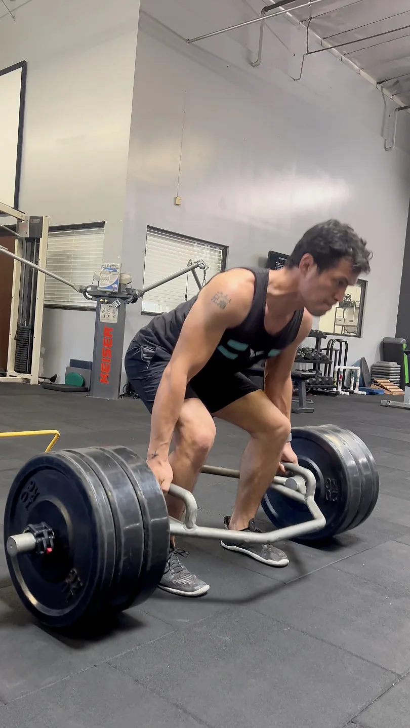 Johnny Faris setting up for a trap bar deadlift